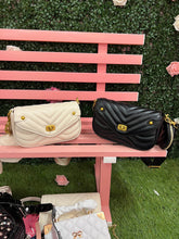 The Casual Chain Purse w/ Coins Holder