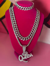 The Queen B necklace