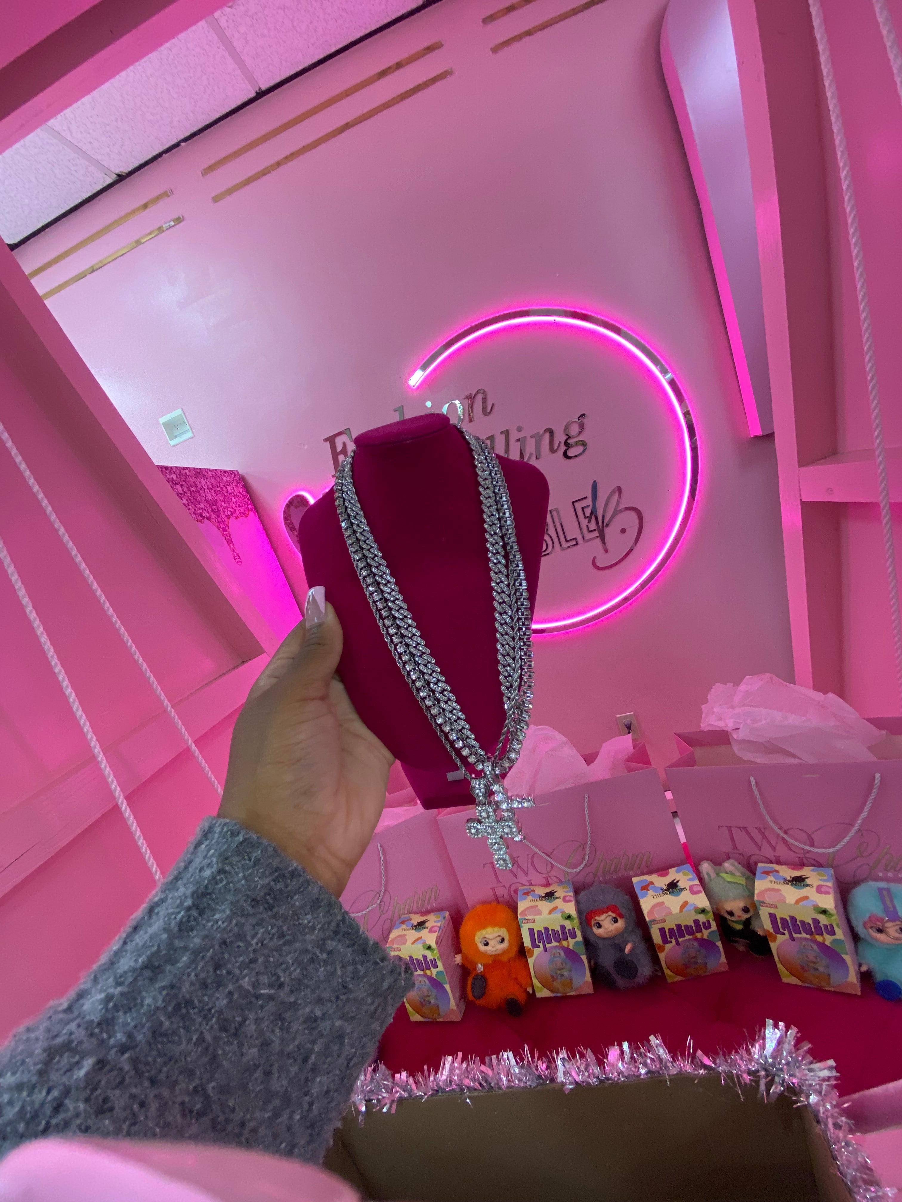 Three-piece necklace set