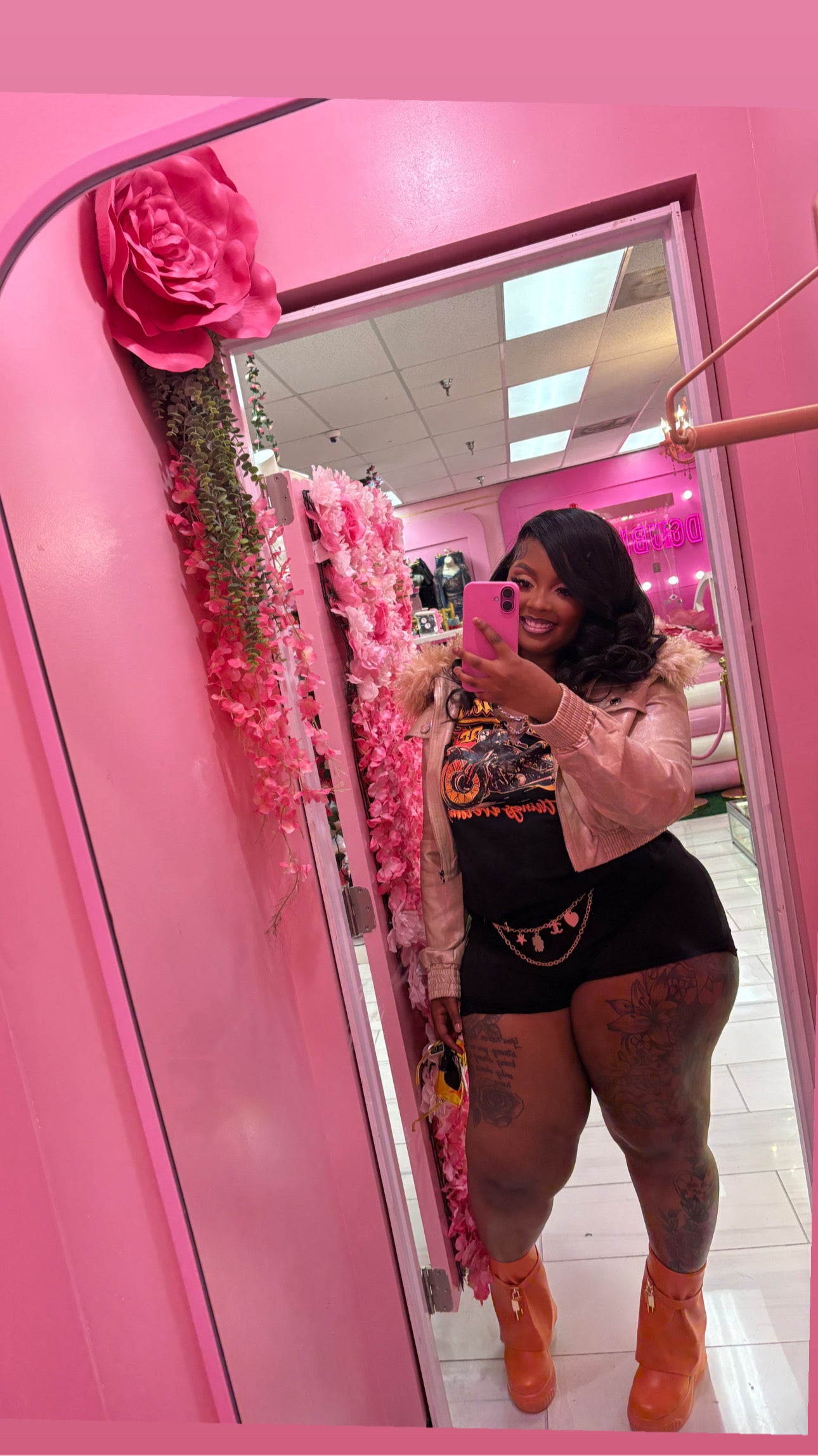 The Chain Hottie Tee