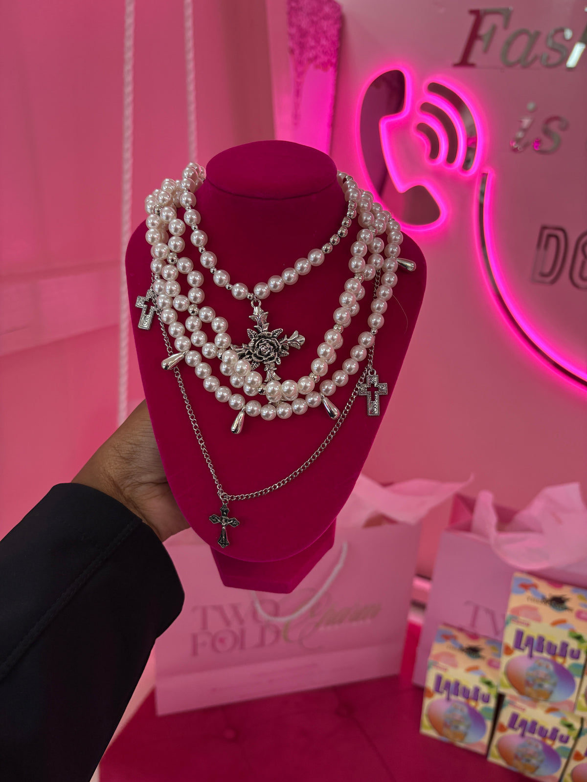 The Chrome Pearls Necklace set