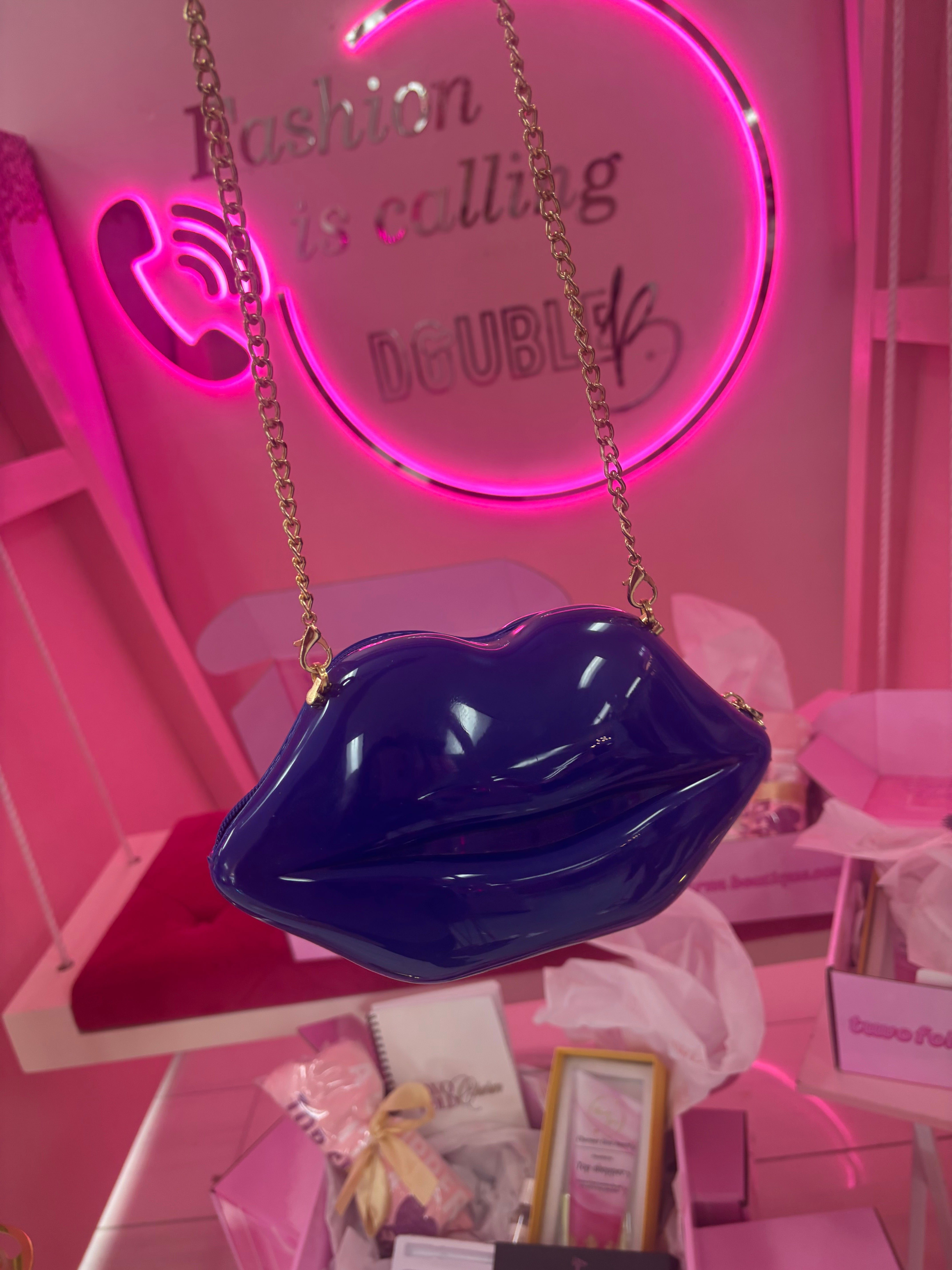 Kiss Clutch