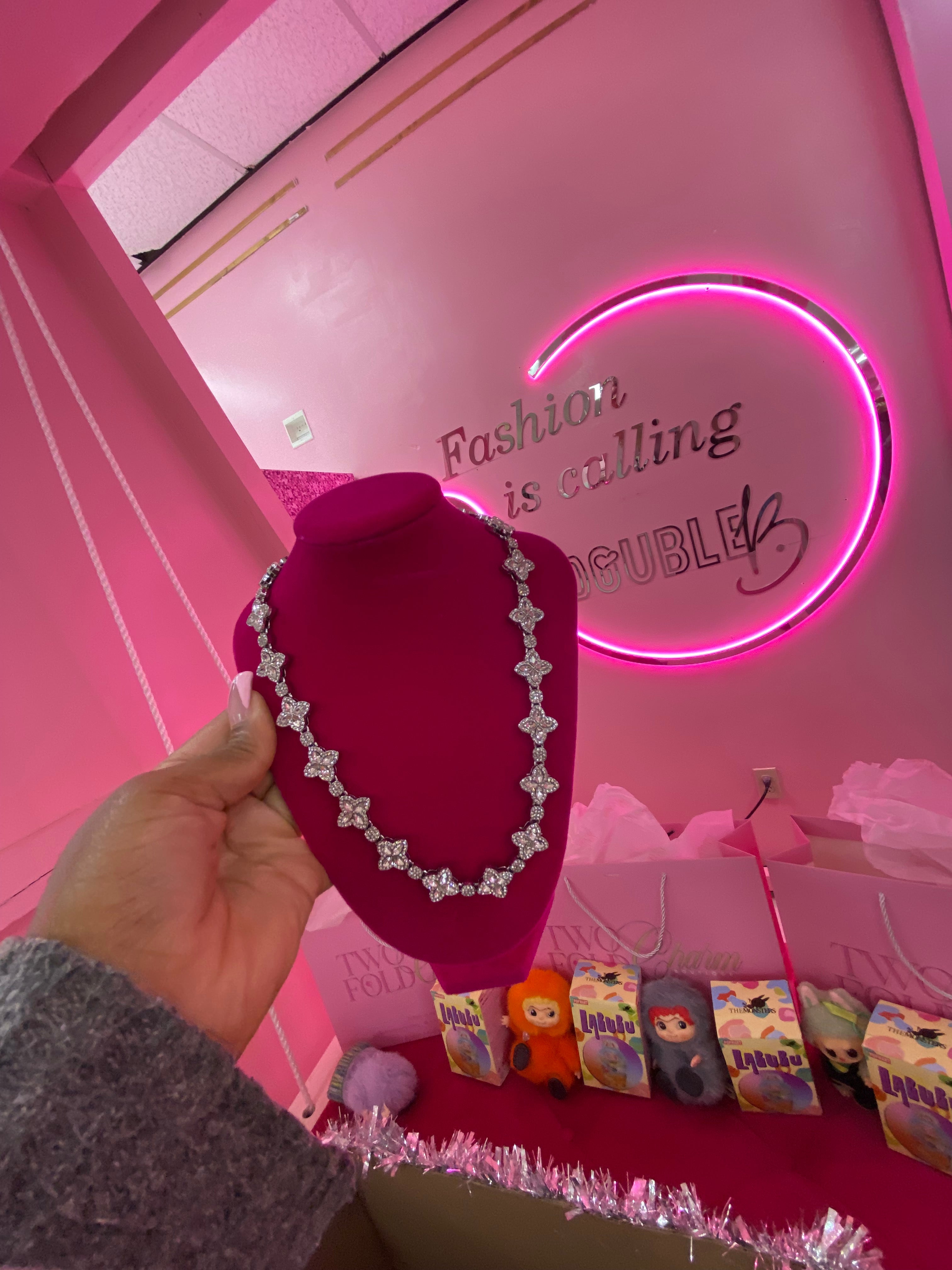 Flower necklace and bracelet set