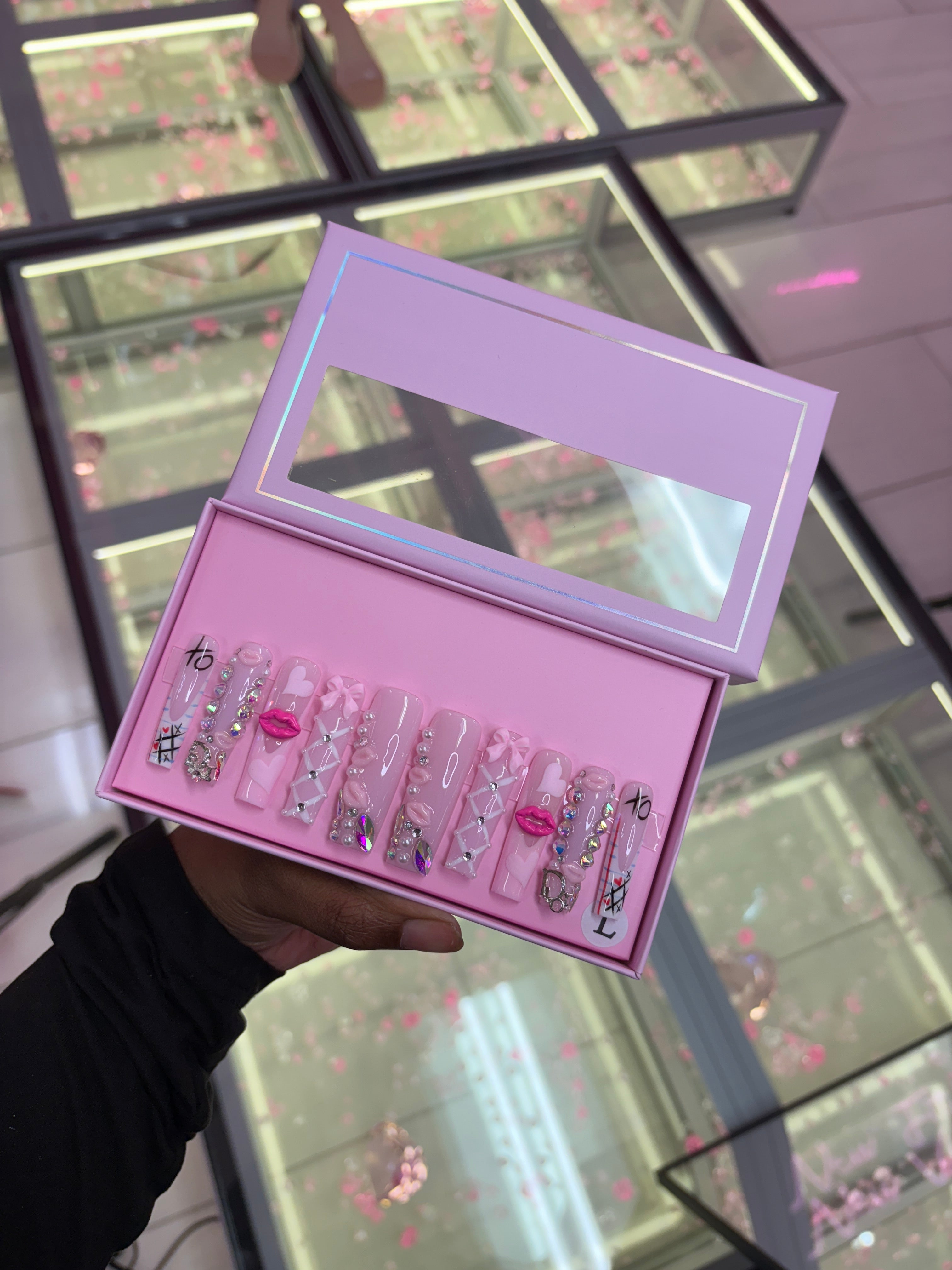 Press on nail