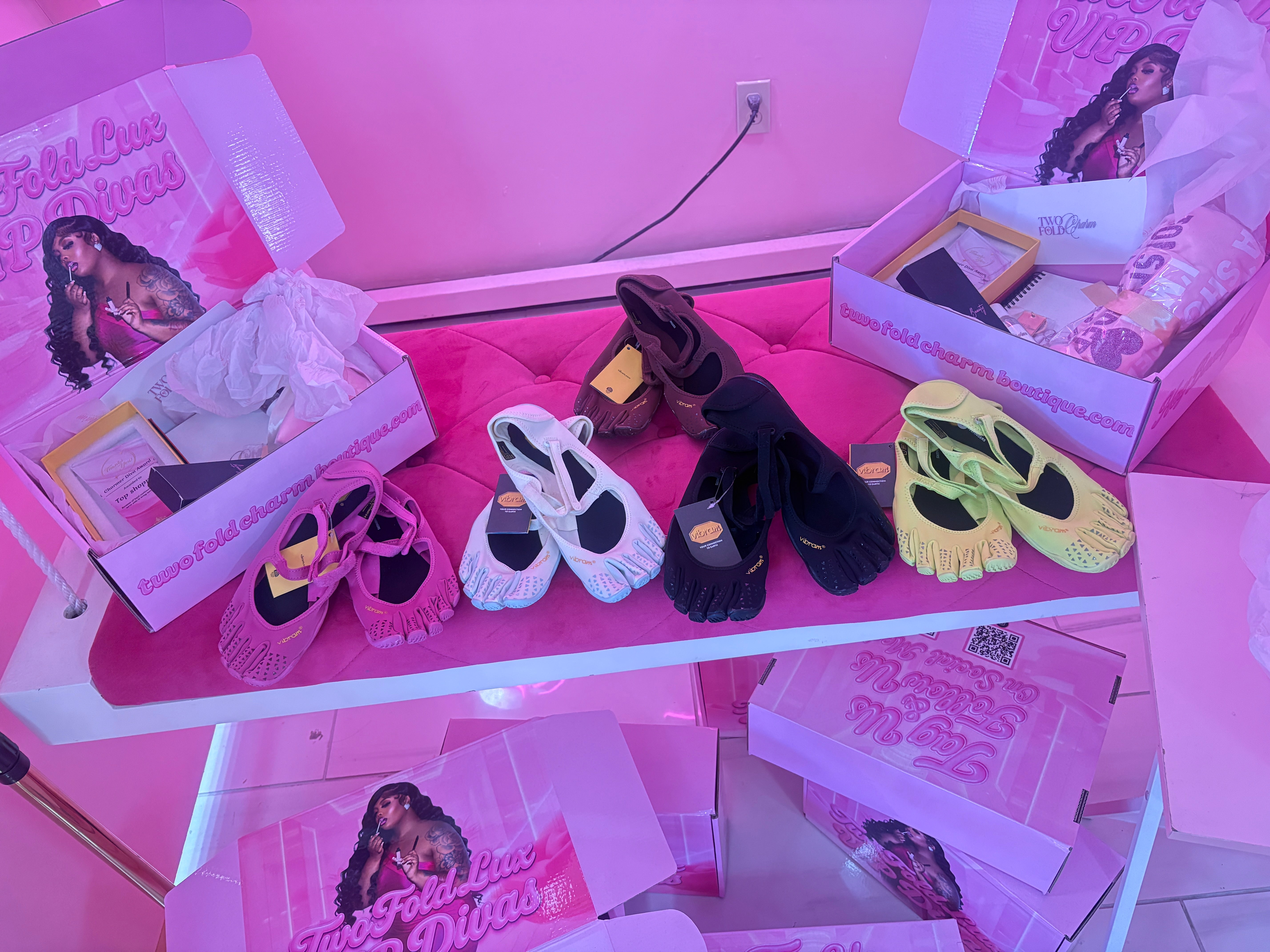 Finger shoes