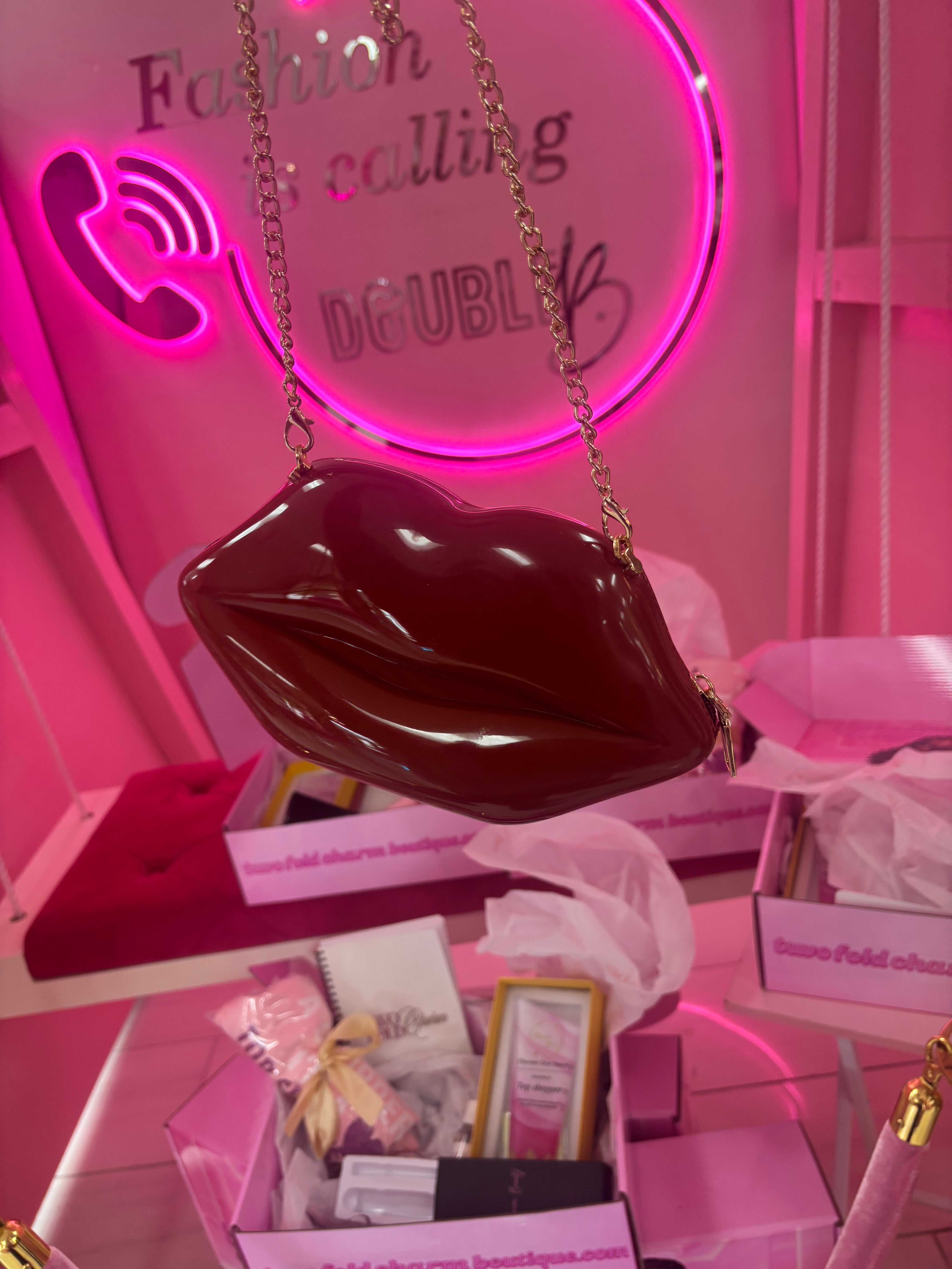 Kiss Clutch