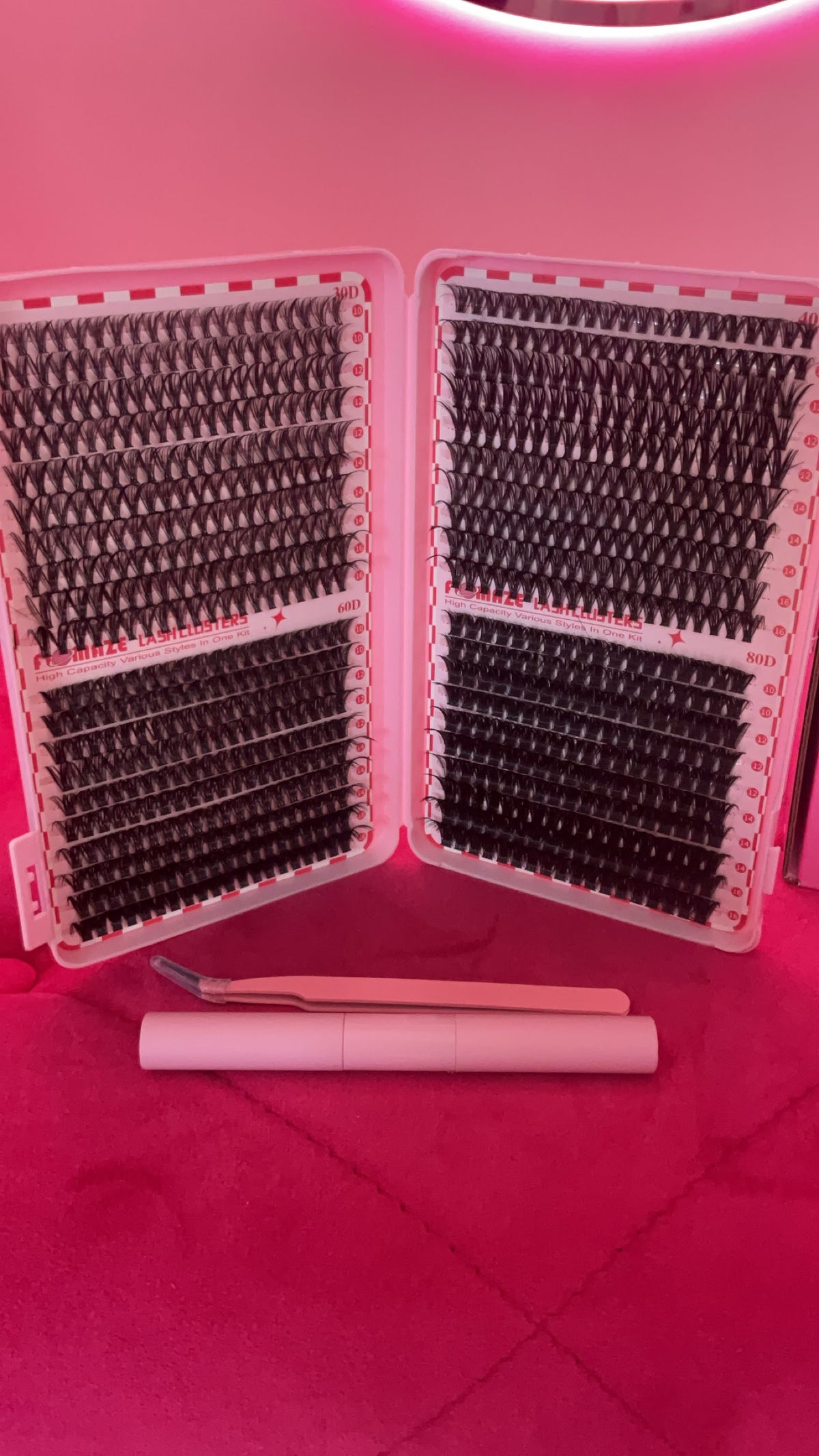 The Lash Tray With Glue And Tweezers